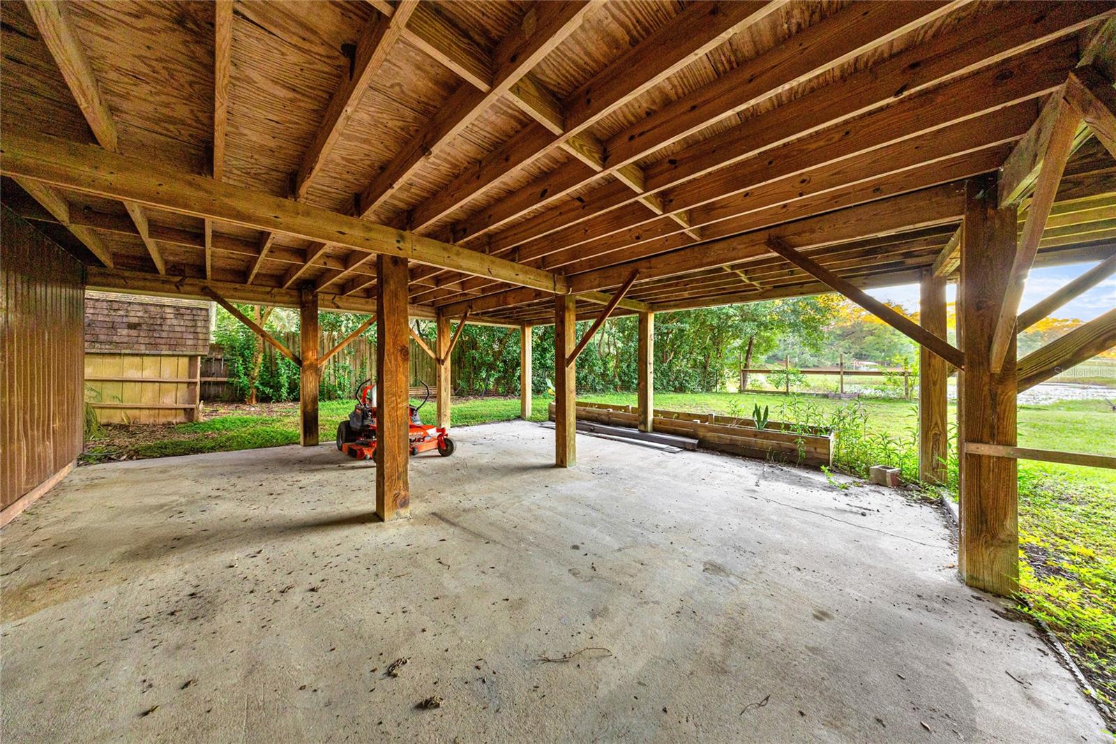 6490 SE 180TH AVENUE RD, OCKLAWAHA, FL, 32179