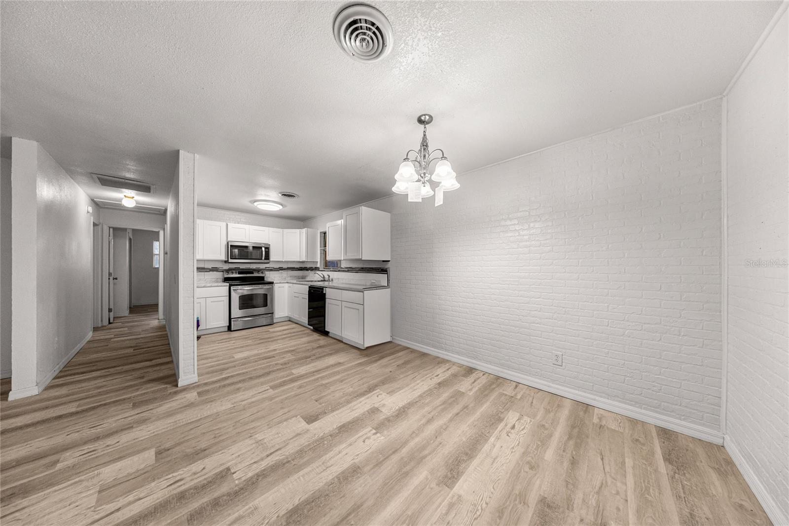 6490 SE 180TH AVENUE RD, OCKLAWAHA, FL, 32179