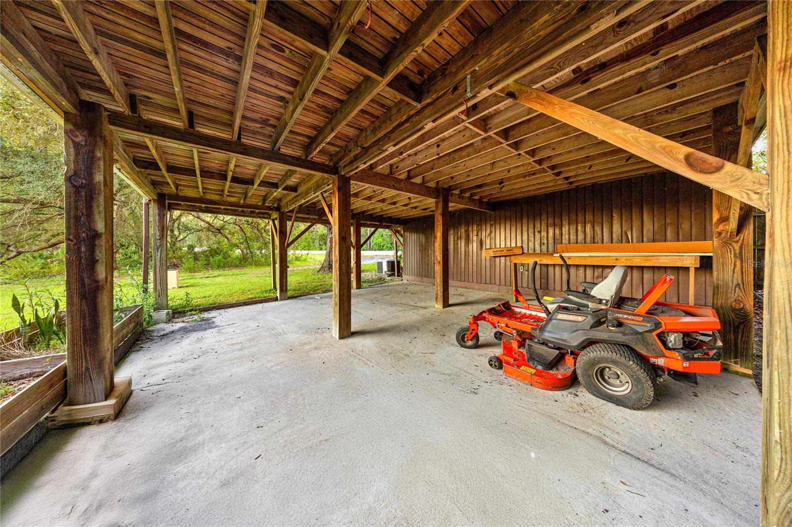 6490 SE 180TH AVENUE RD, OCKLAWAHA, FL, 32179