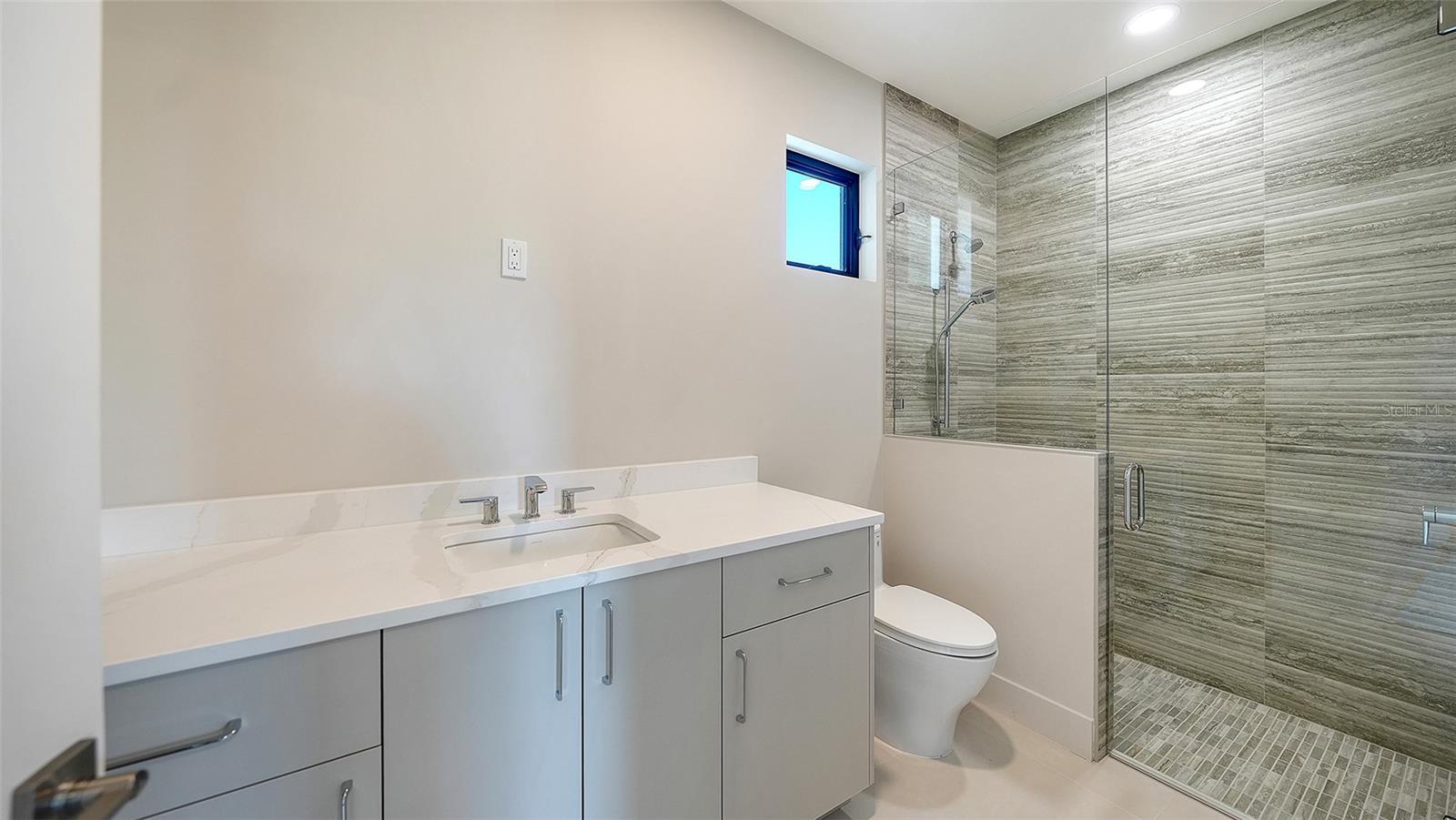 A4668324 Property Photo