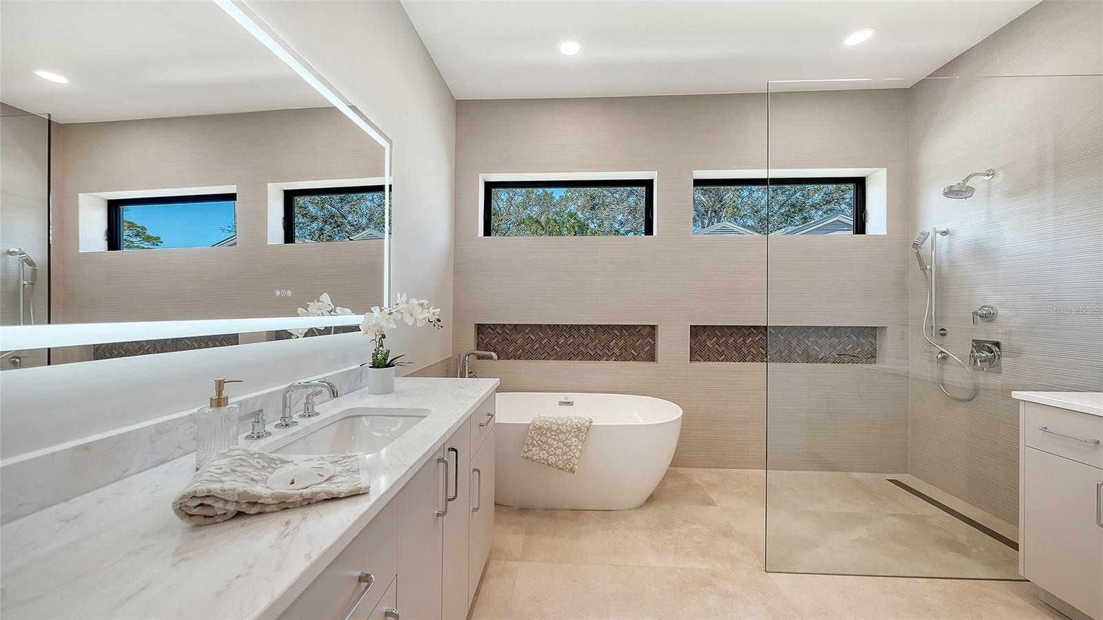 A4668324 Property Photo