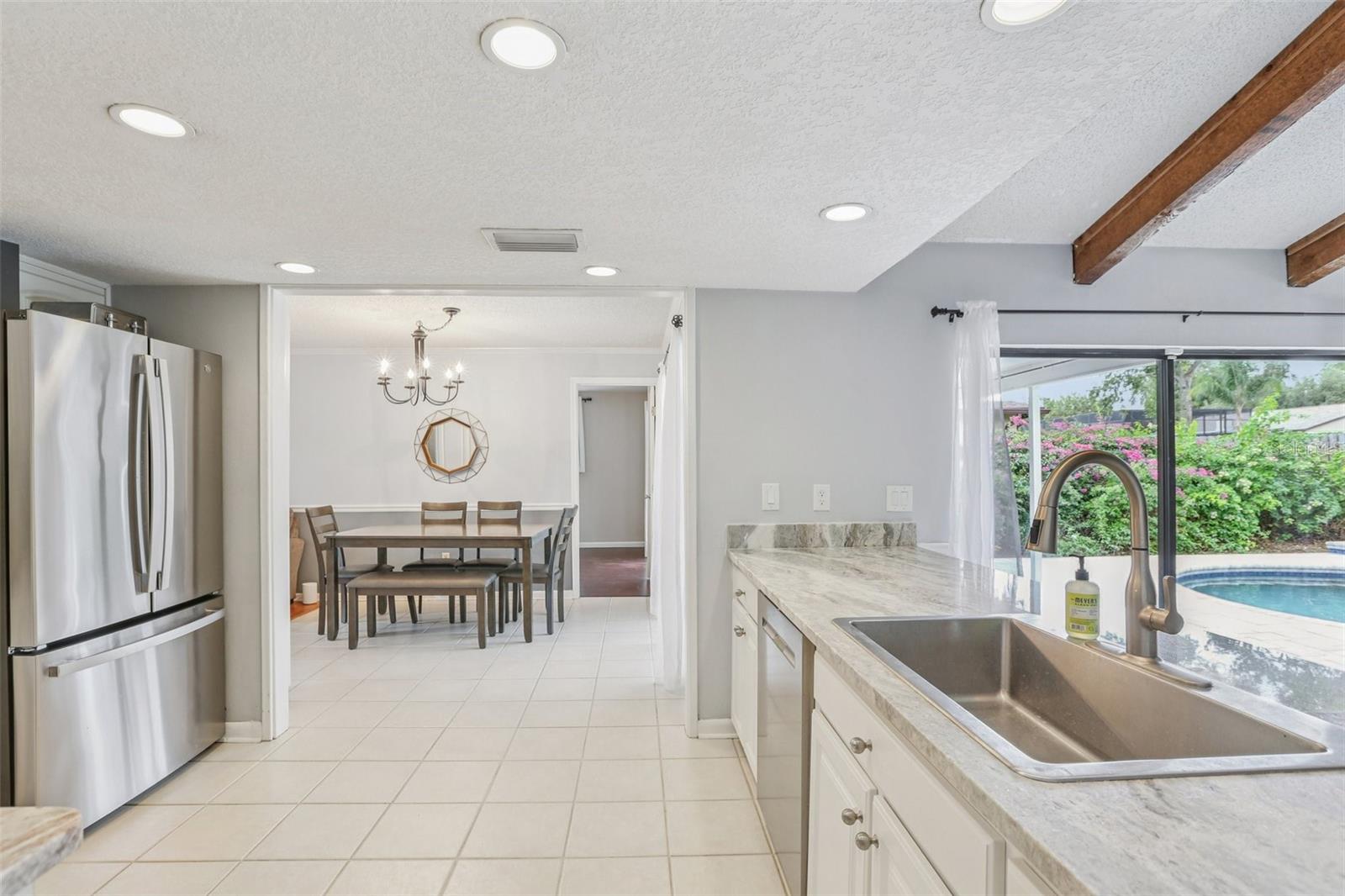 1203 BEACON HILL DR, TAMPA, FL, 33613