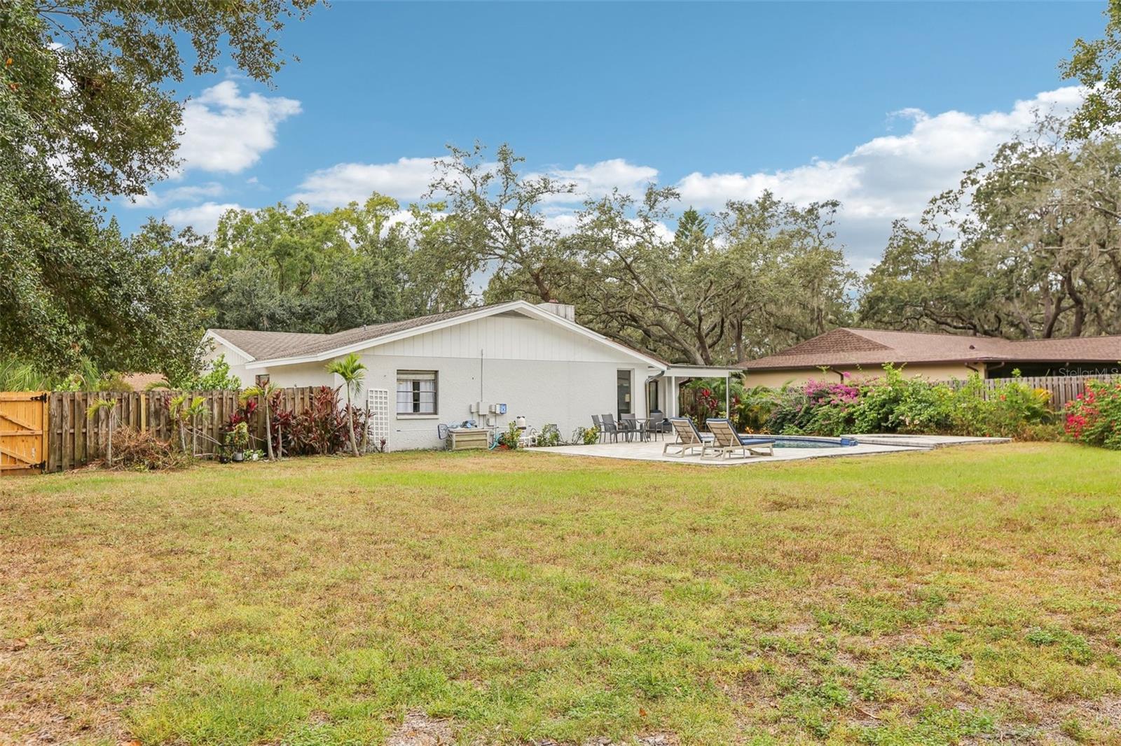 1203 BEACON HILL DR, TAMPA, FL, 33613