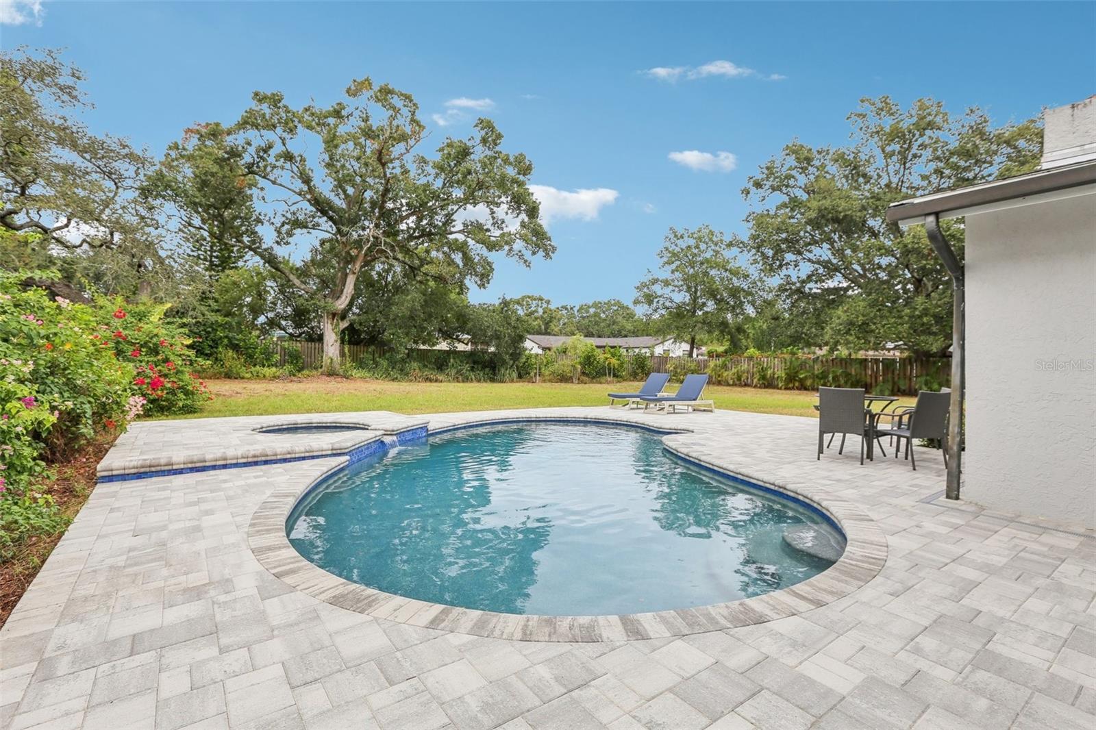 1203 BEACON HILL DR, TAMPA, FL, 33613