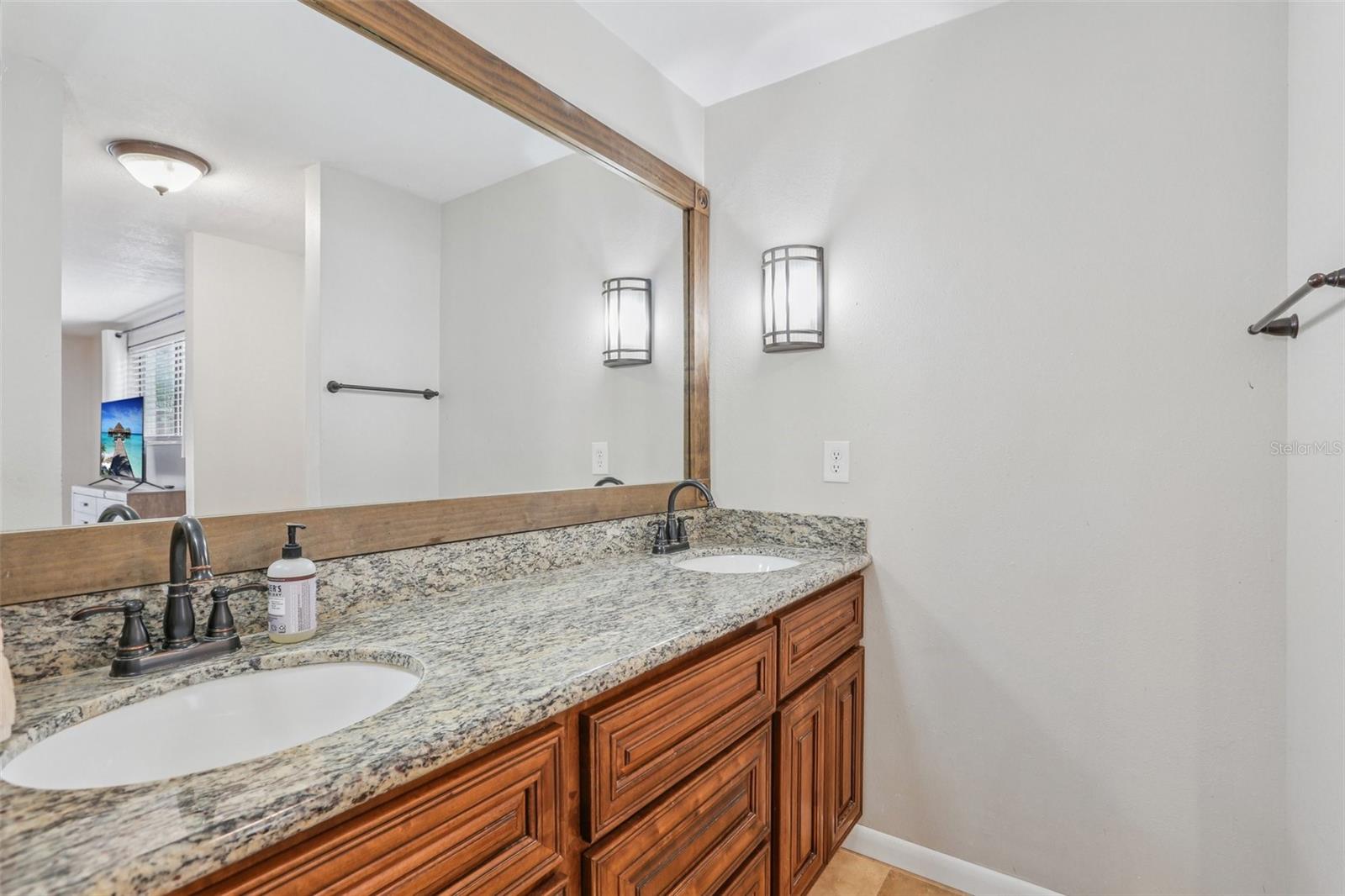 1203 BEACON HILL DR, TAMPA, FL, 33613