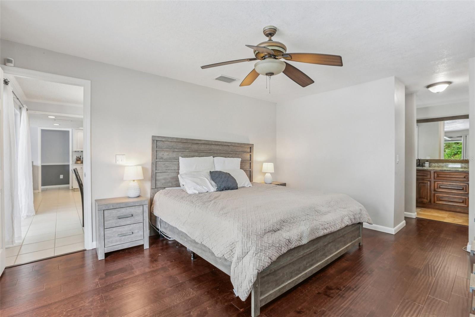 1203 BEACON HILL DR, TAMPA, FL, 33613