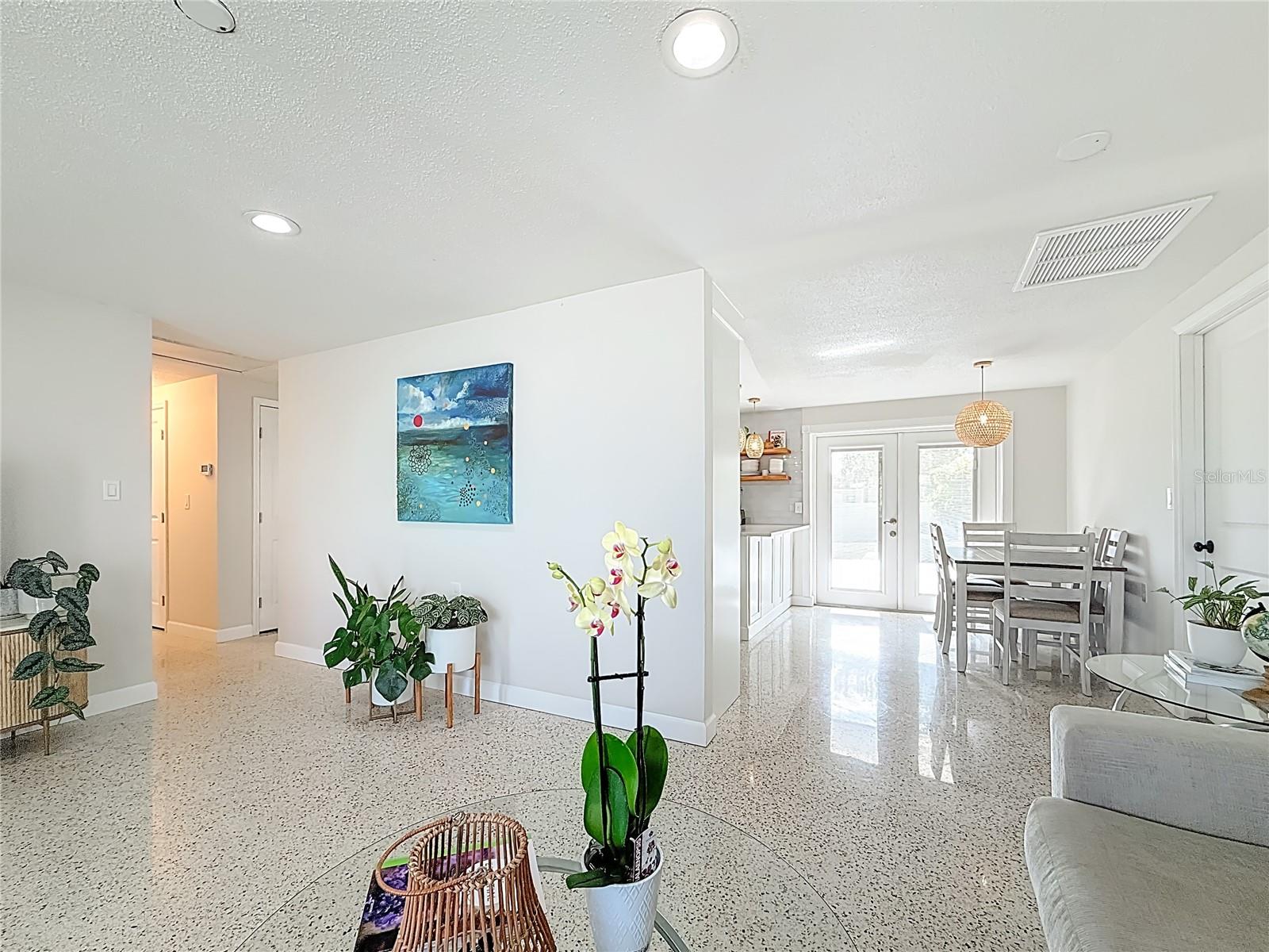 Living room / dining room