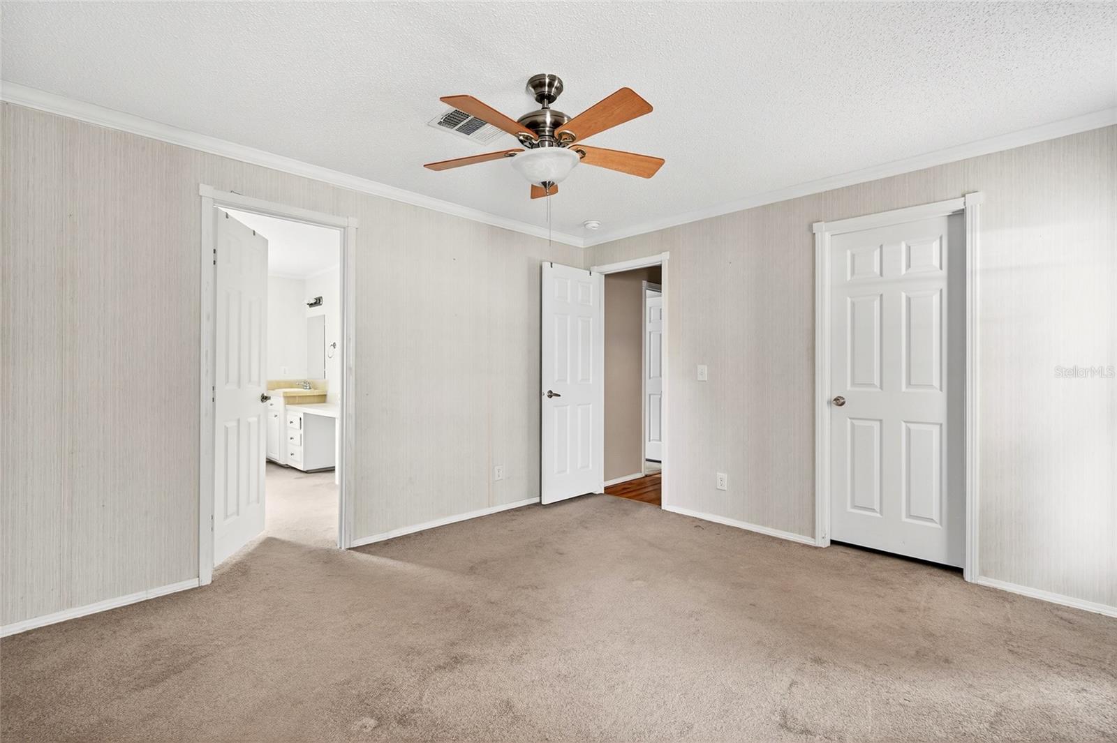 413 QUAIL ST, LADY LAKE, FL, 32159