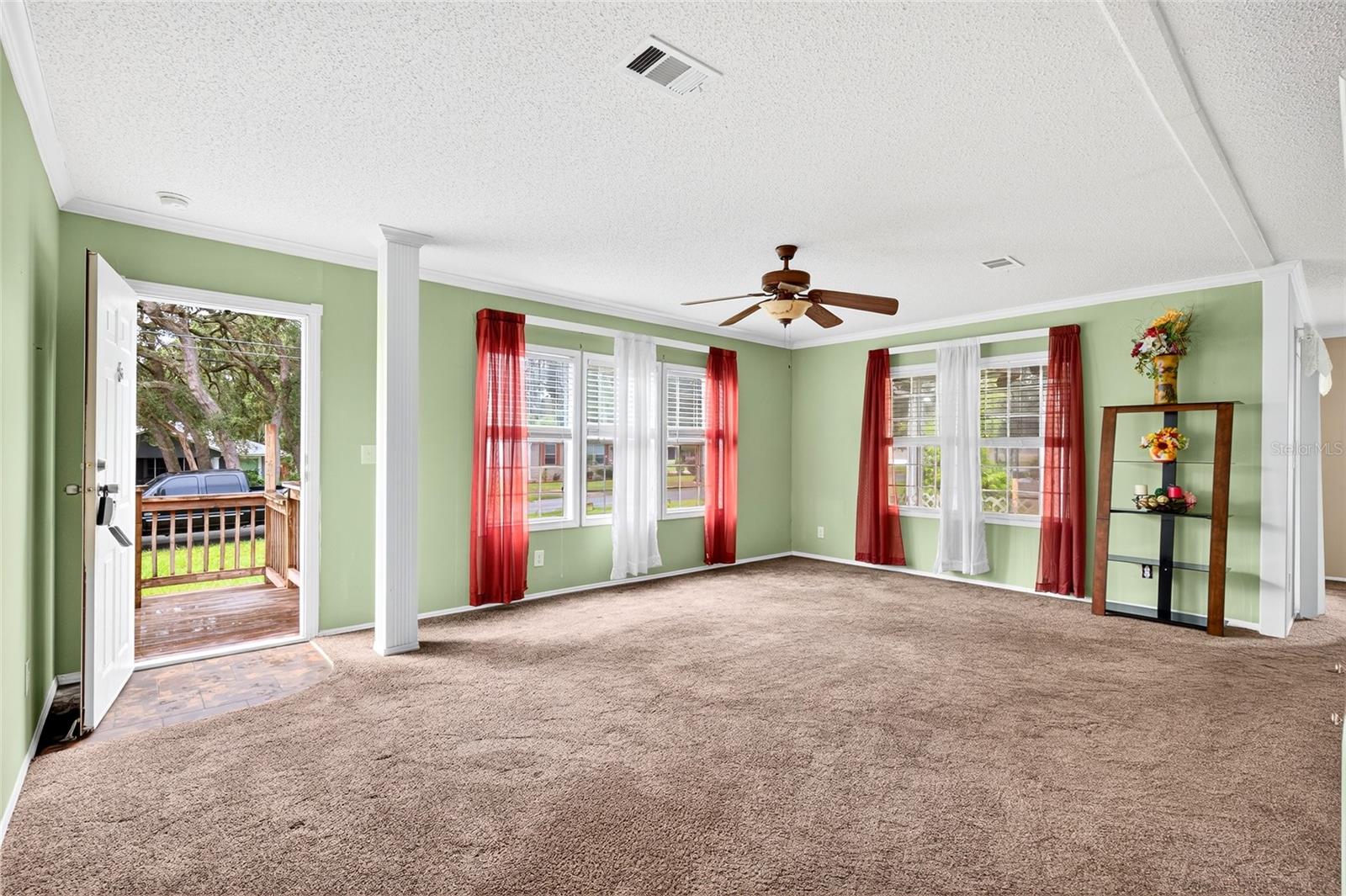 413 QUAIL ST, LADY LAKE, FL, 32159