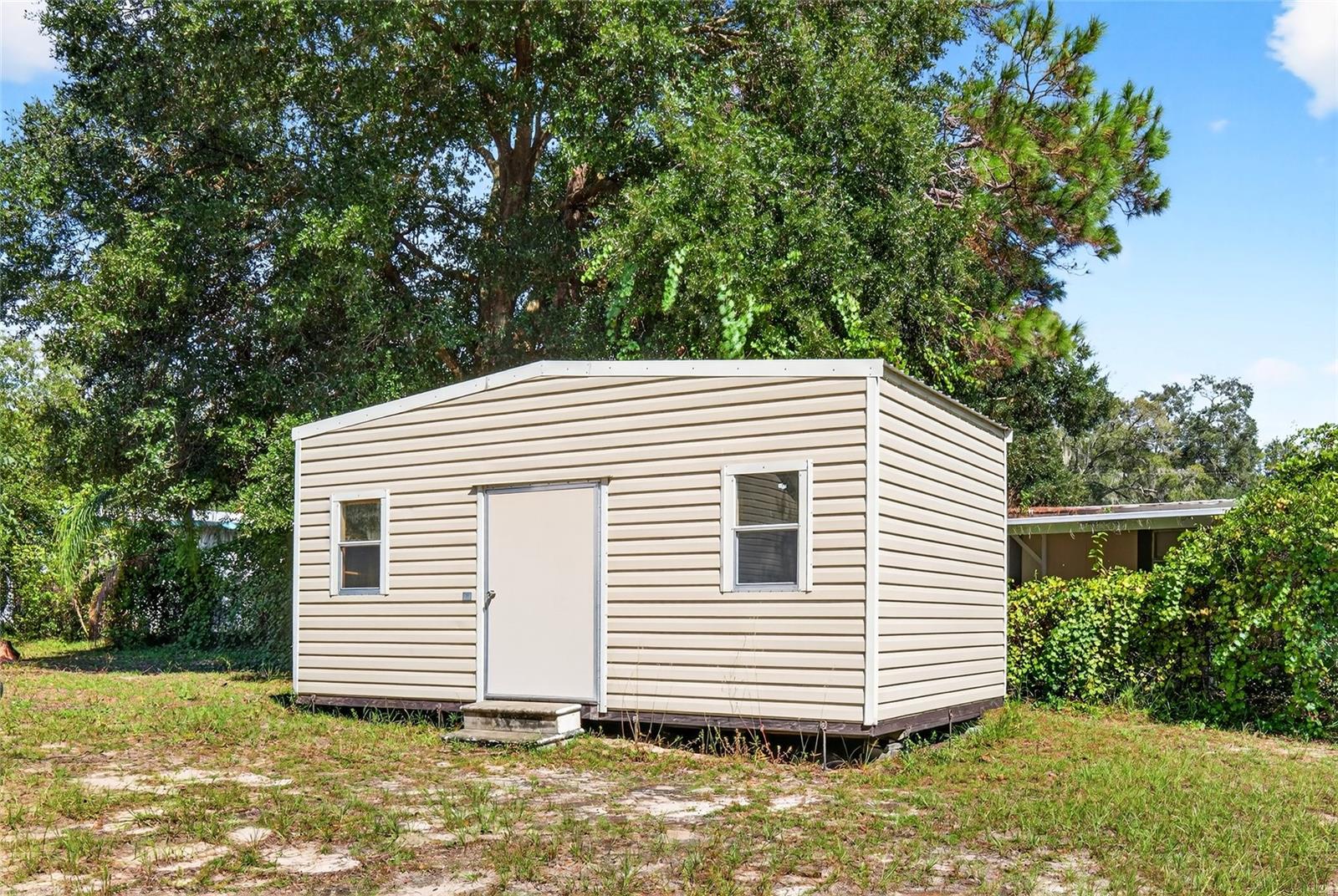 413 QUAIL ST, LADY LAKE, FL, 32159