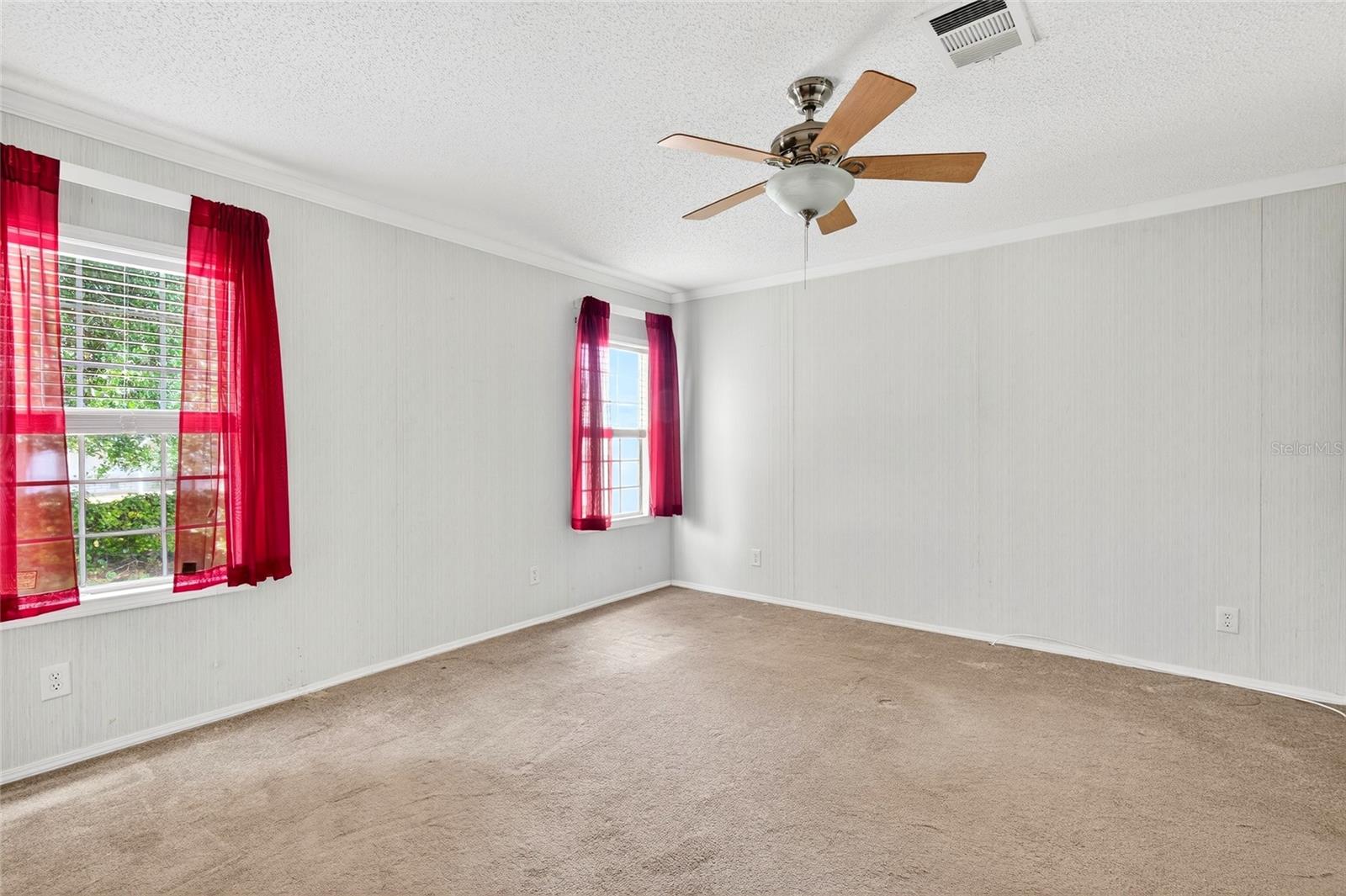 413 QUAIL ST, LADY LAKE, FL, 32159