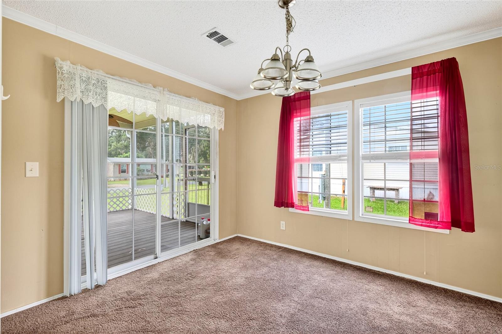 413 QUAIL ST, LADY LAKE, FL, 32159