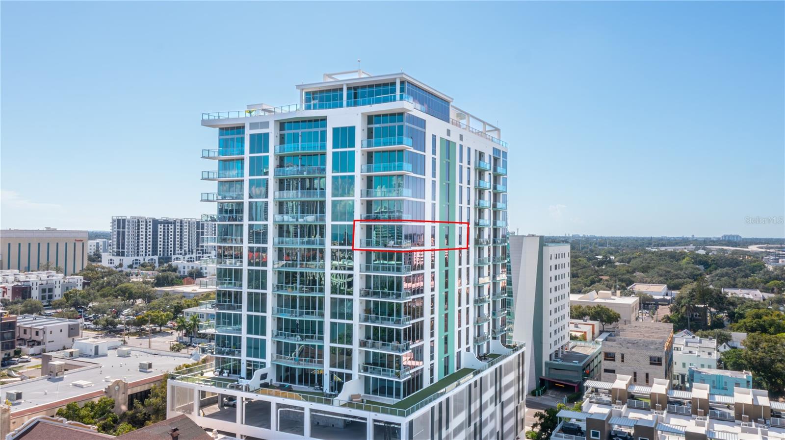 1303 Spacious 2052 Sq Ft Corner Unit