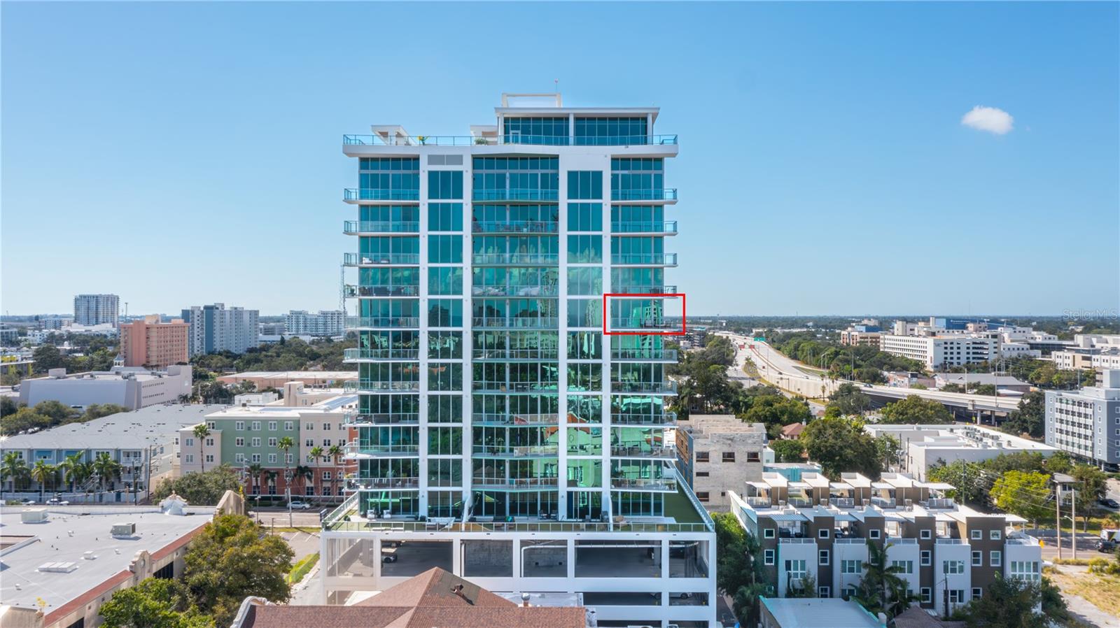 1303 Spacious 2052 Sq Ft Corner Unit