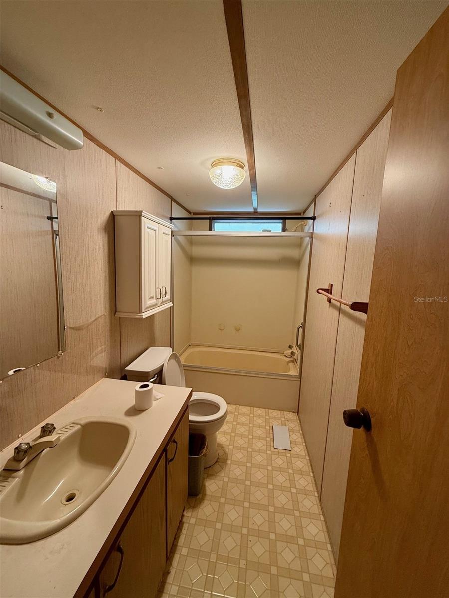 OM711415 Property Photo