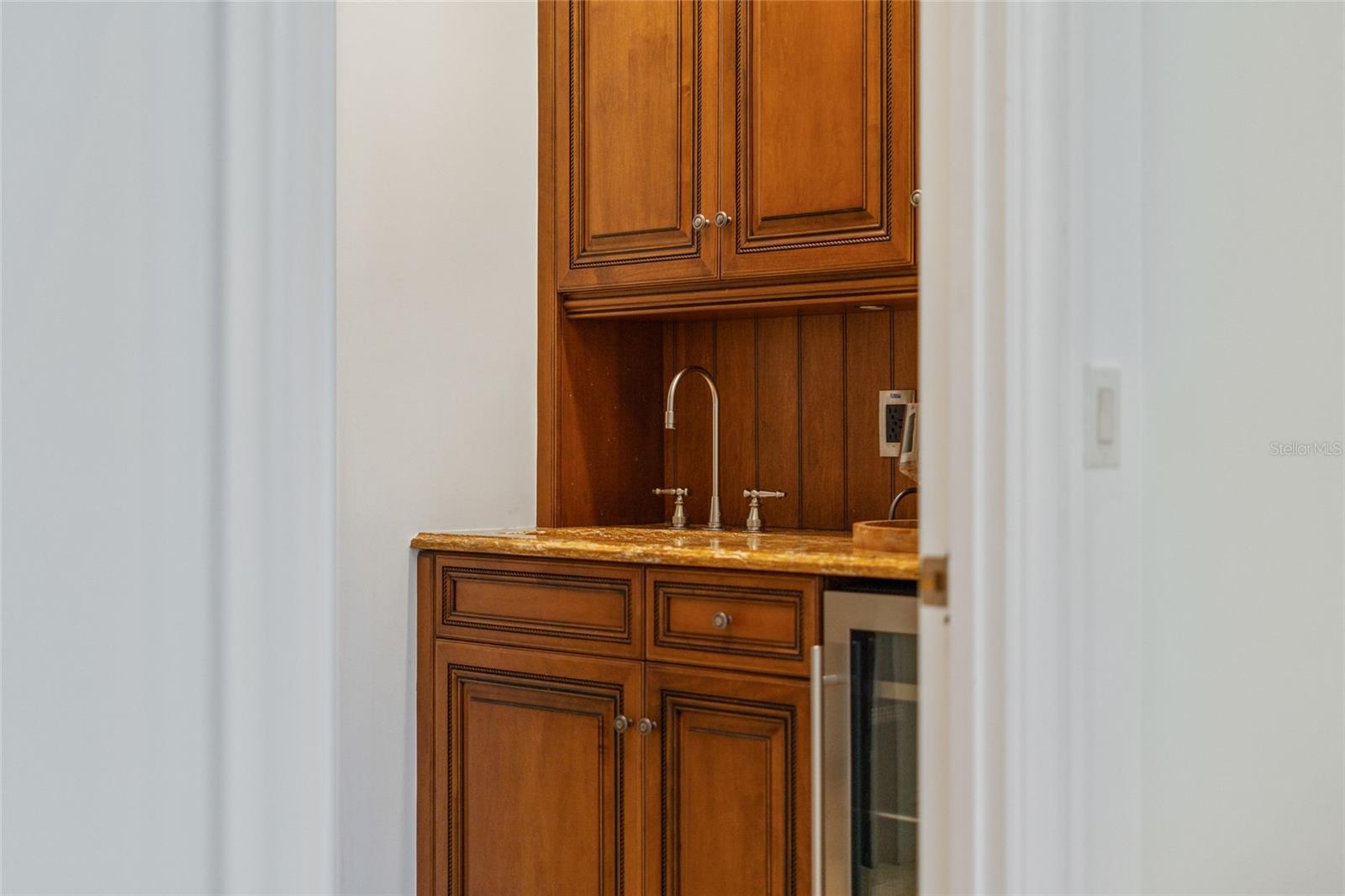 O6352208 Property Photo