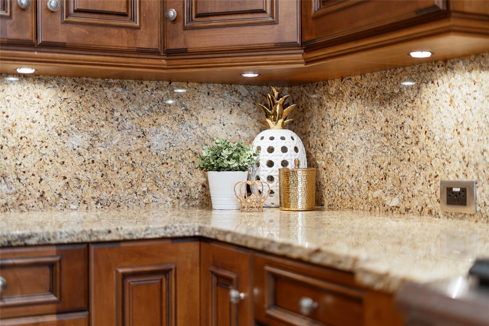 O6352208 Property Photo