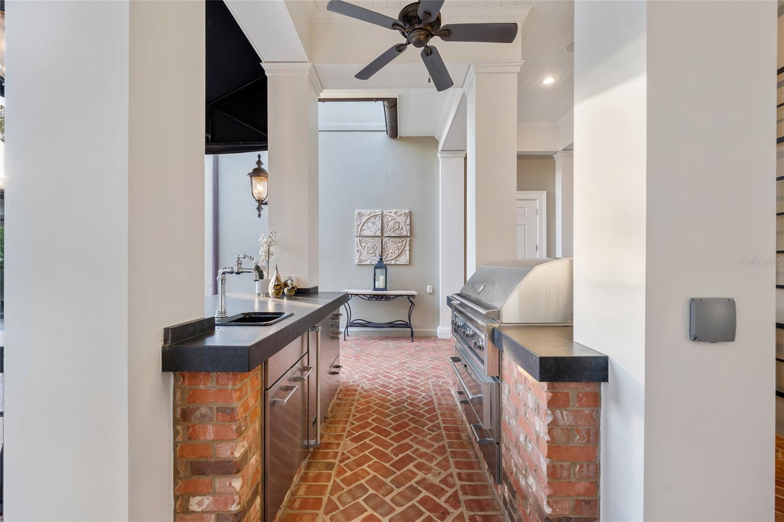 O6352208 Property Photo