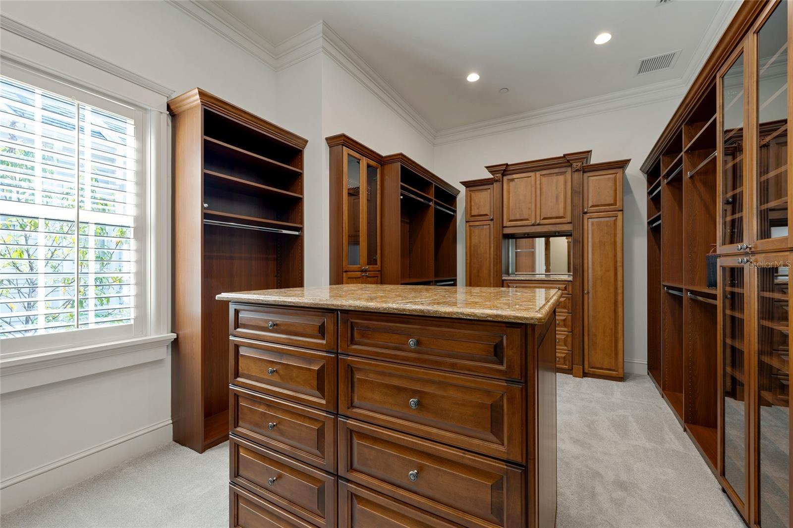 O6352208 Property Photo