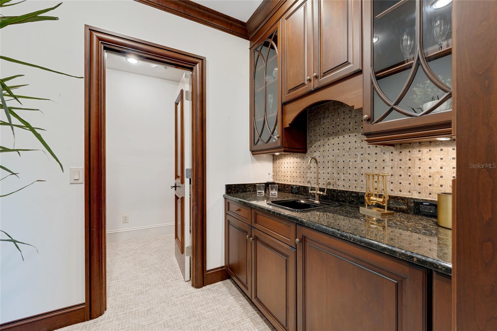 O6352208 Property Photo