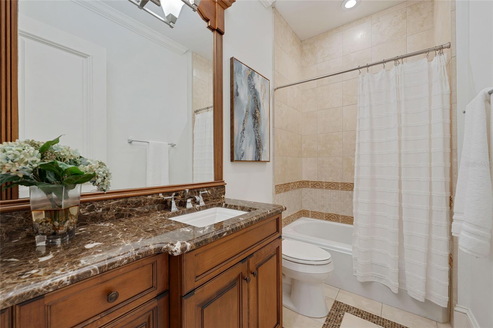 O6352208 Property Photo