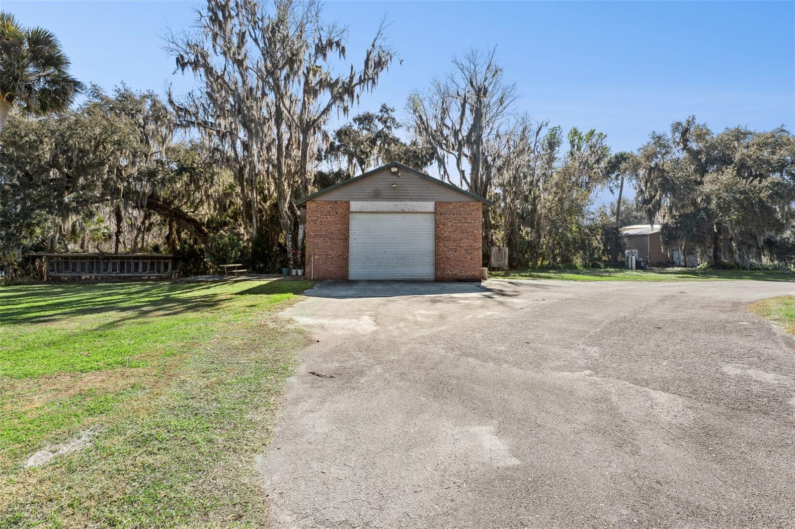 2565 E OSCEOLA RD, GENEVA, FL, 32732