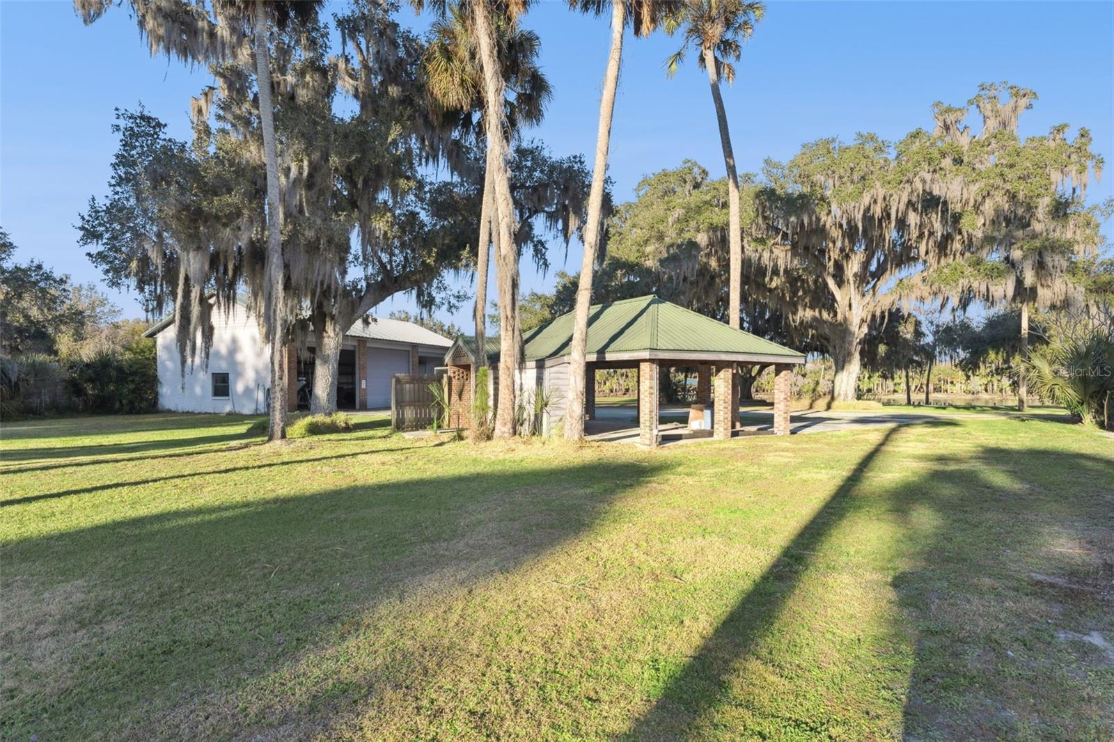 2565 E OSCEOLA RD, GENEVA, FL, 32732