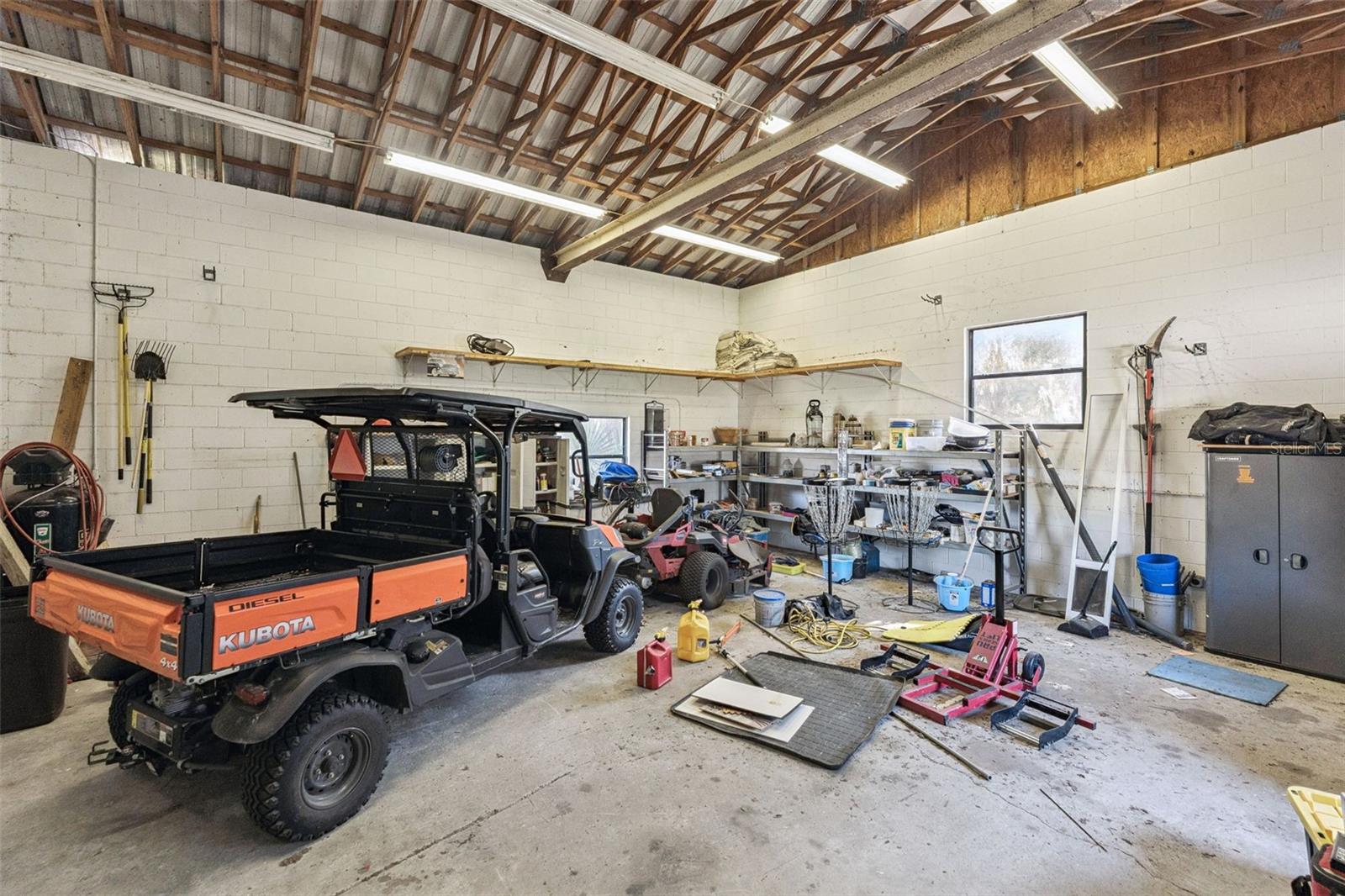 2565 E OSCEOLA RD, GENEVA, FL, 32732