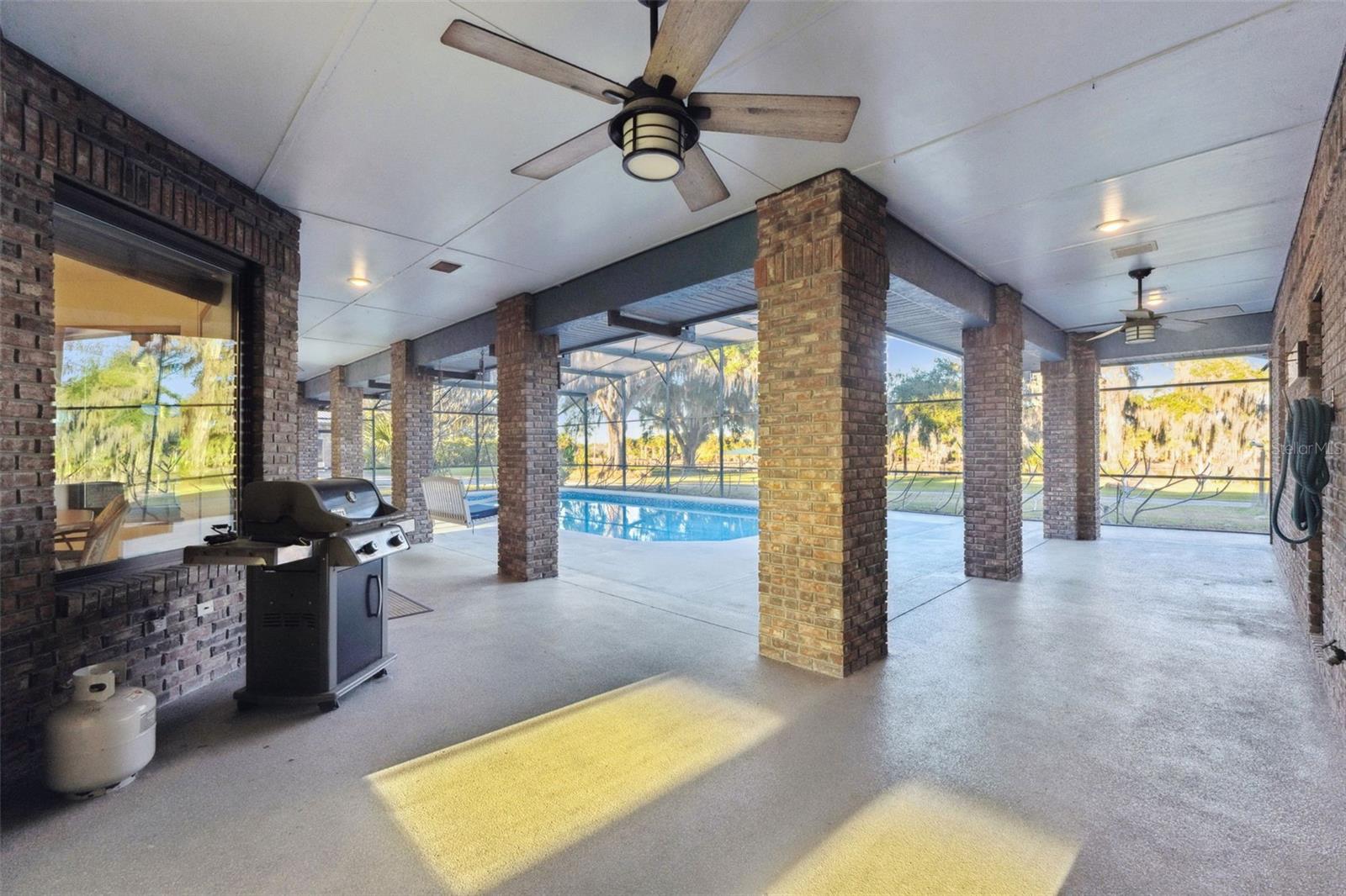 2565 E OSCEOLA RD, GENEVA, FL, 32732