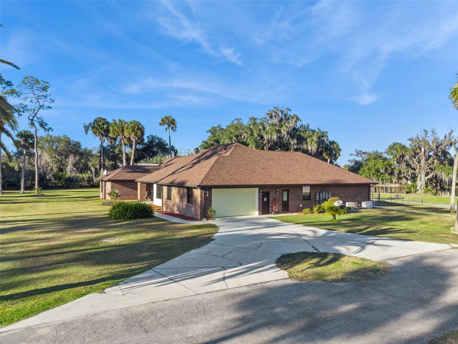 2565 E OSCEOLA RD, GENEVA, FL, 32732