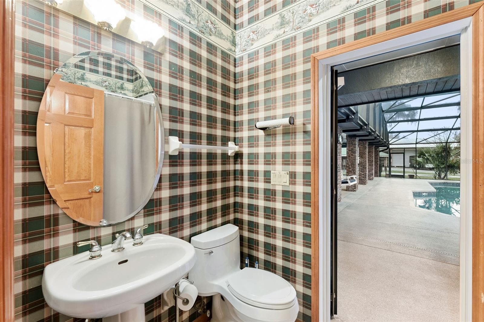 2565 E OSCEOLA RD, GENEVA, FL, 32732