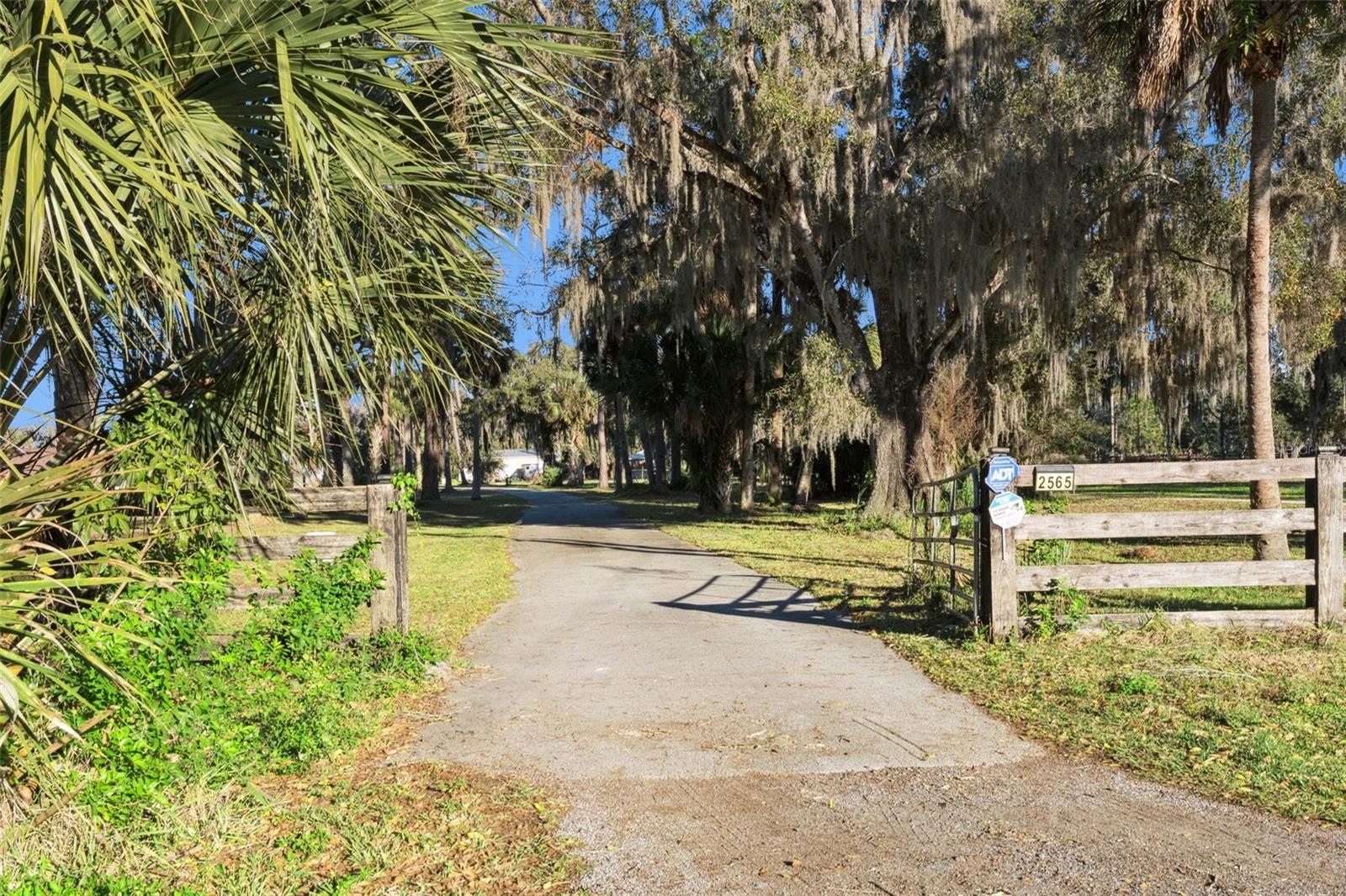 2565 E OSCEOLA RD, GENEVA, FL, 32732