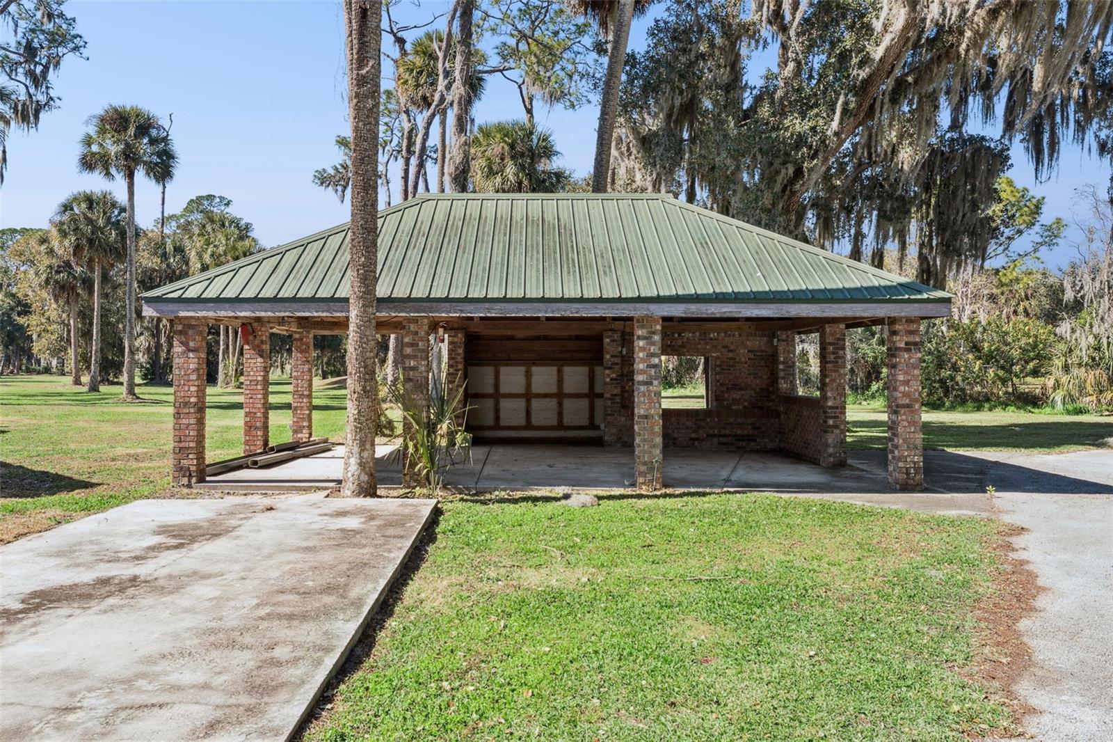 2565 E OSCEOLA RD, GENEVA, FL, 32732