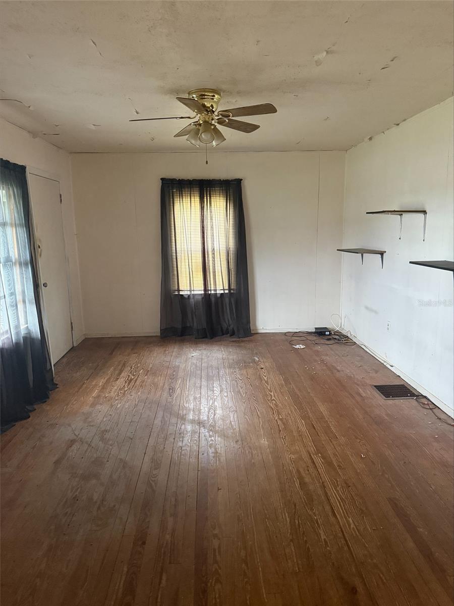 V4945371 Property Photo