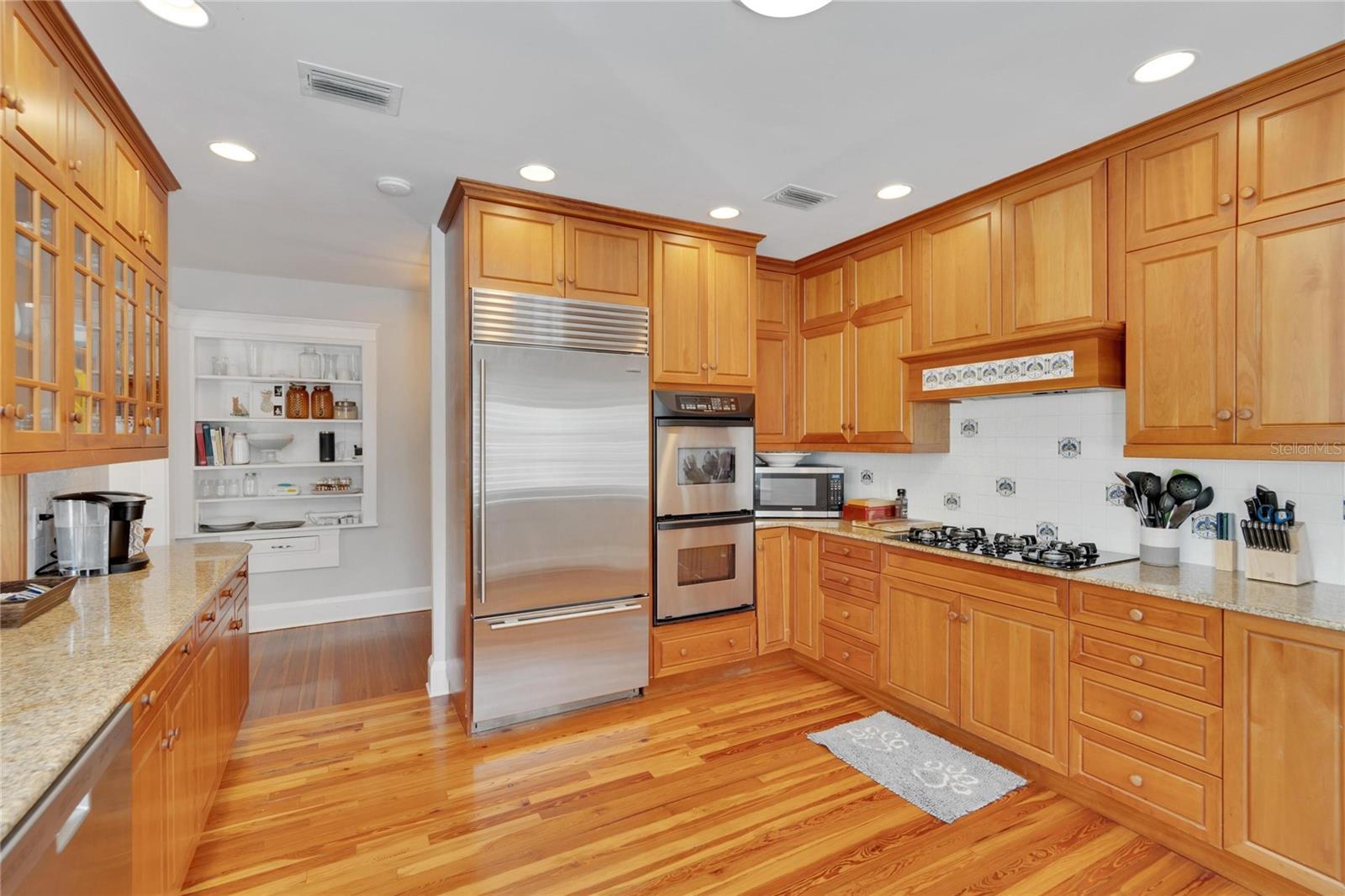 3006 W HARBOR VIEW AVE, TAMPA, FL, 33611