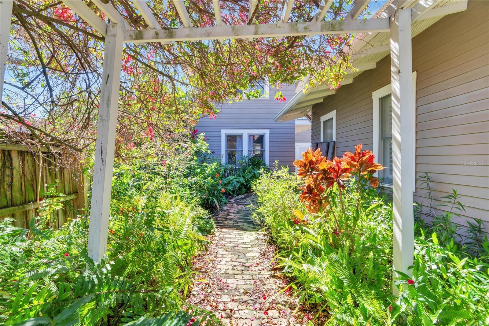 3006 W HARBOR VIEW AVE, TAMPA, FL, 33611