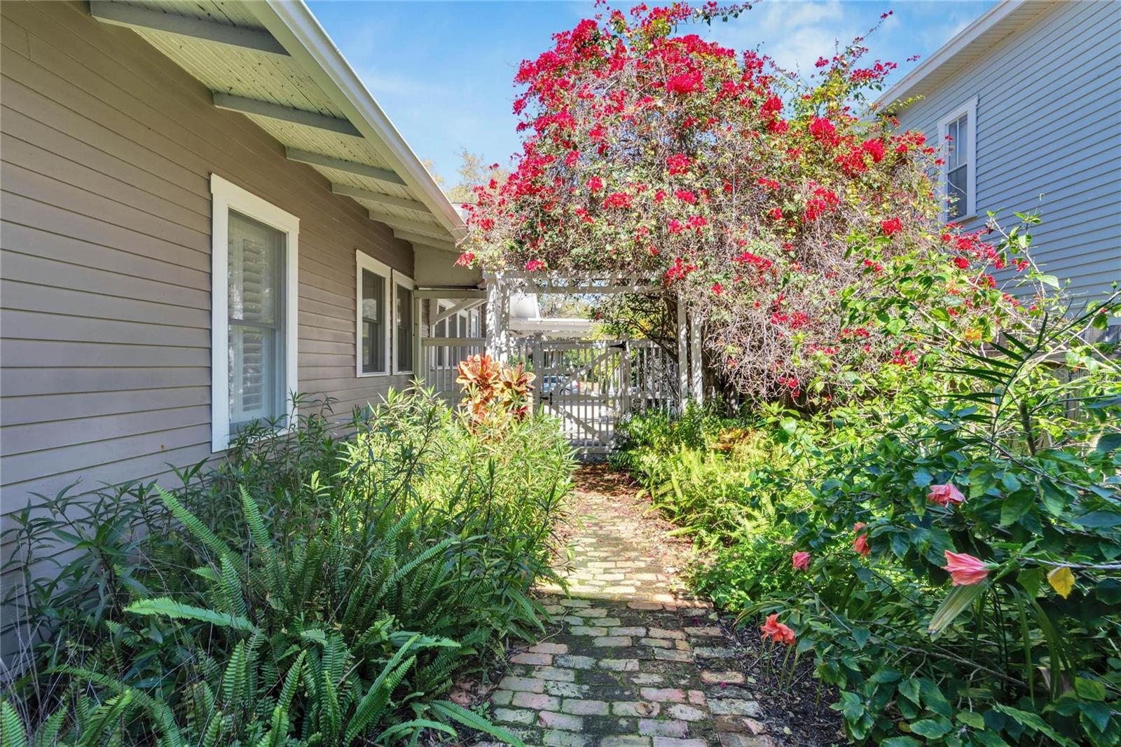 3006 W HARBOR VIEW AVE, TAMPA, FL, 33611