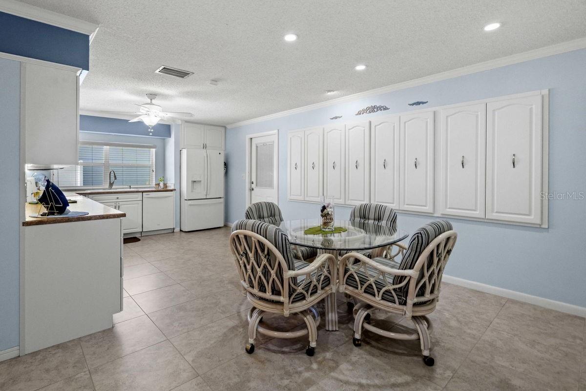 2275 TWIN LANE DR, DUNEDIN, FL, 34698