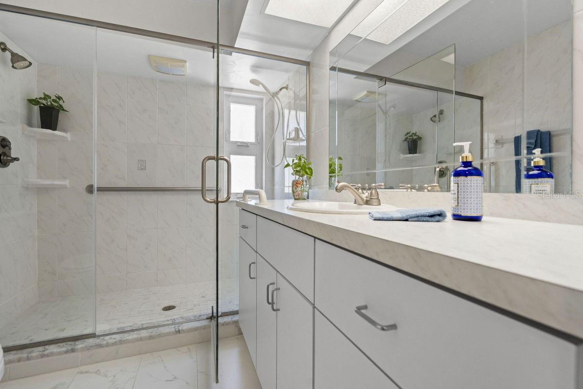 2275 TWIN LANE DR, DUNEDIN, FL, 34698