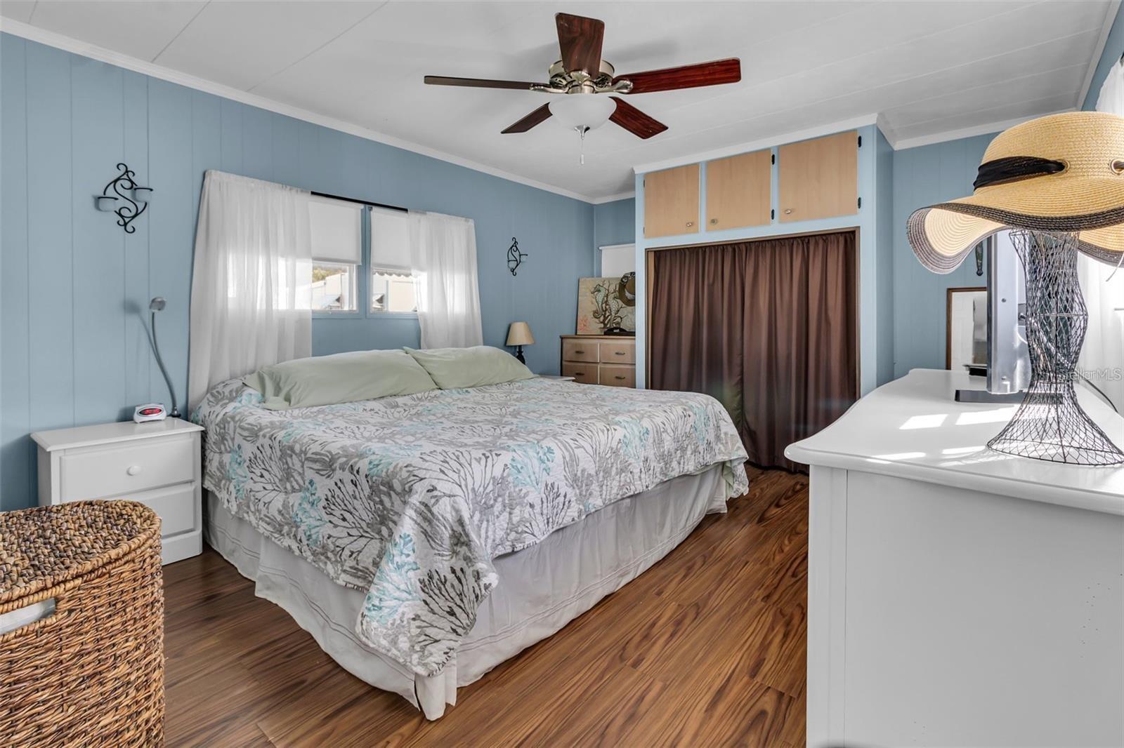 TB8437783 Property Photo