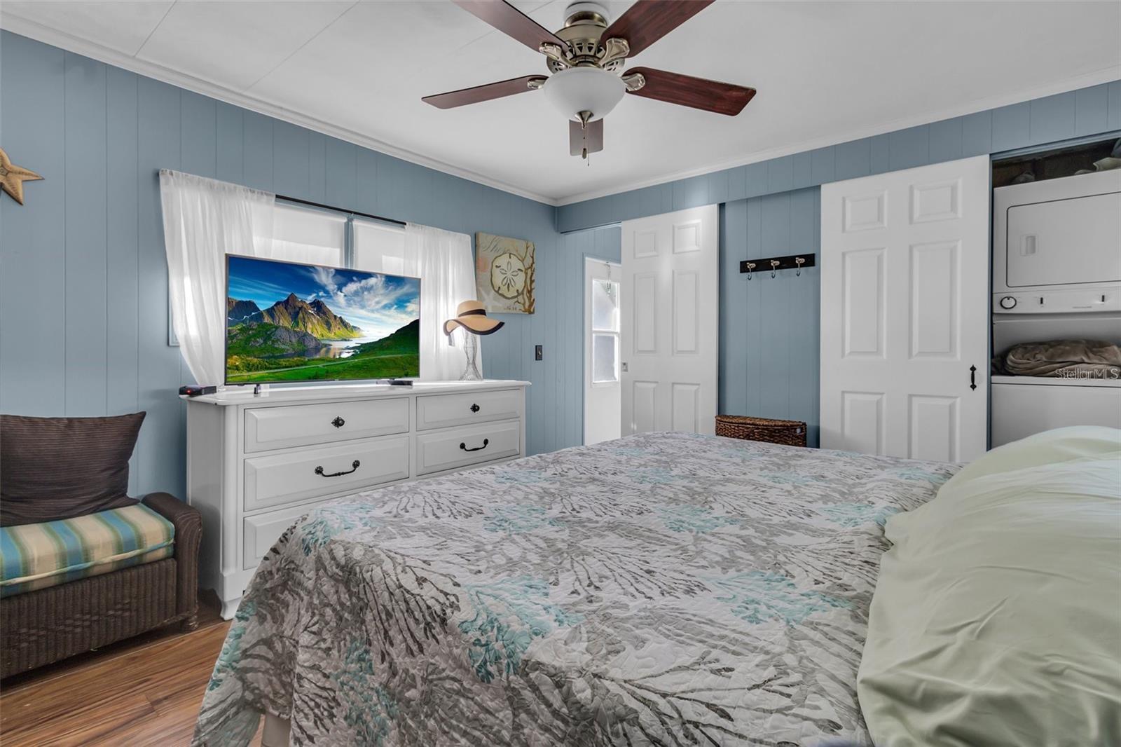 TB8437783 Property Photo