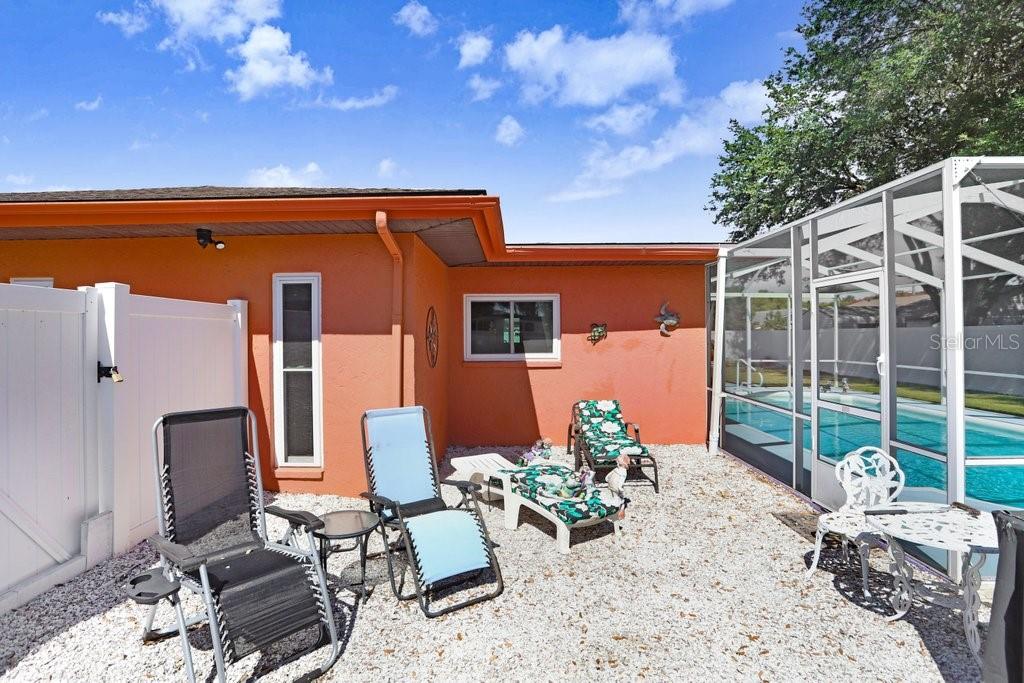 Sitting and grilling area