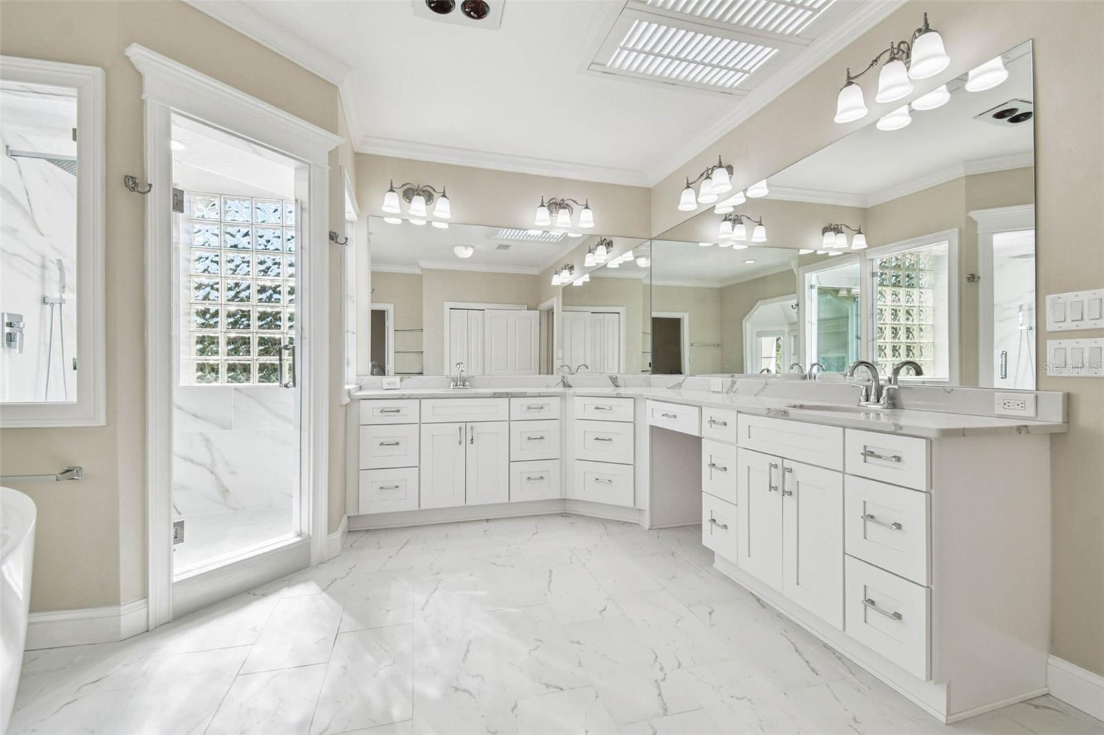 TB8437835 Property Photo