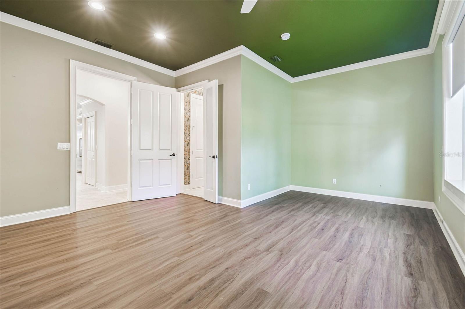 TB8437835 Property Photo