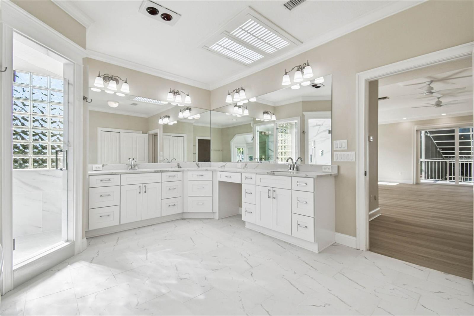 TB8437835 Property Photo