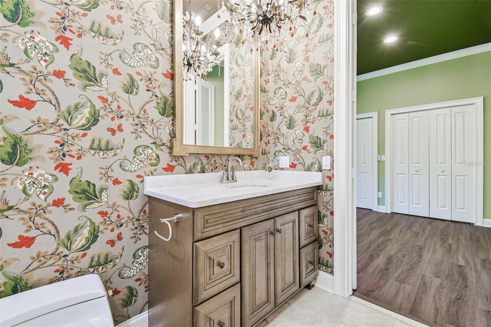 TB8437835 Property Photo