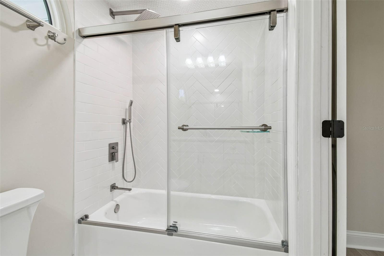 TB8437835 Property Photo