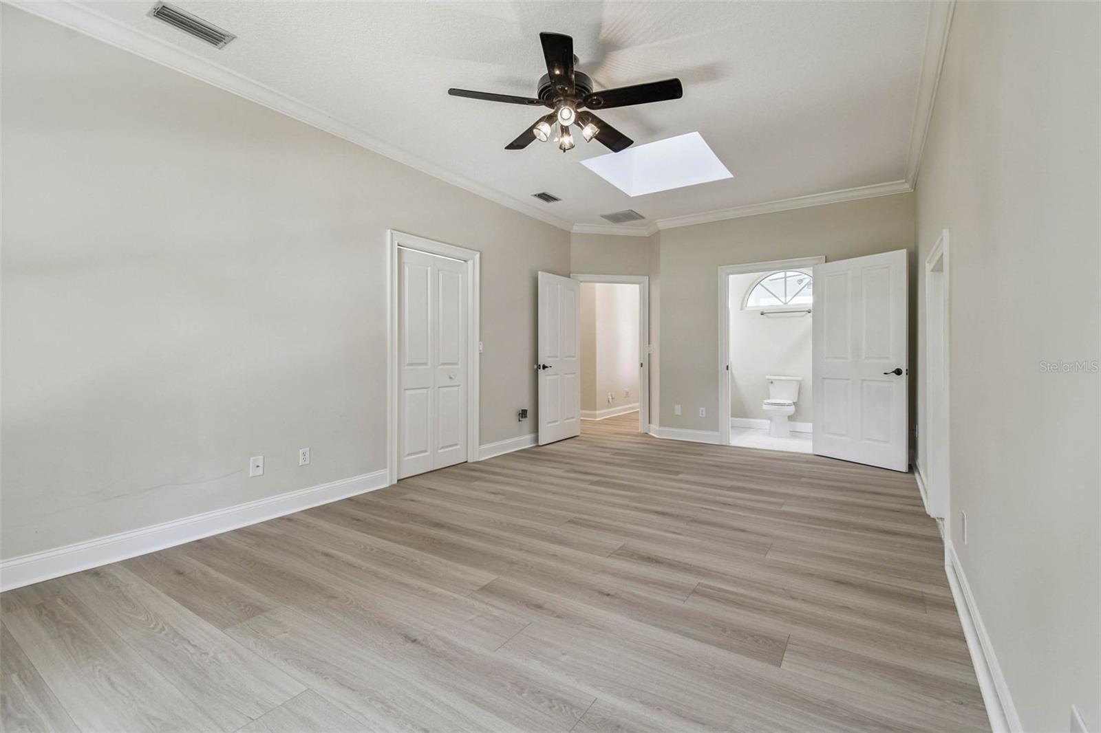 TB8437835 Property Photo