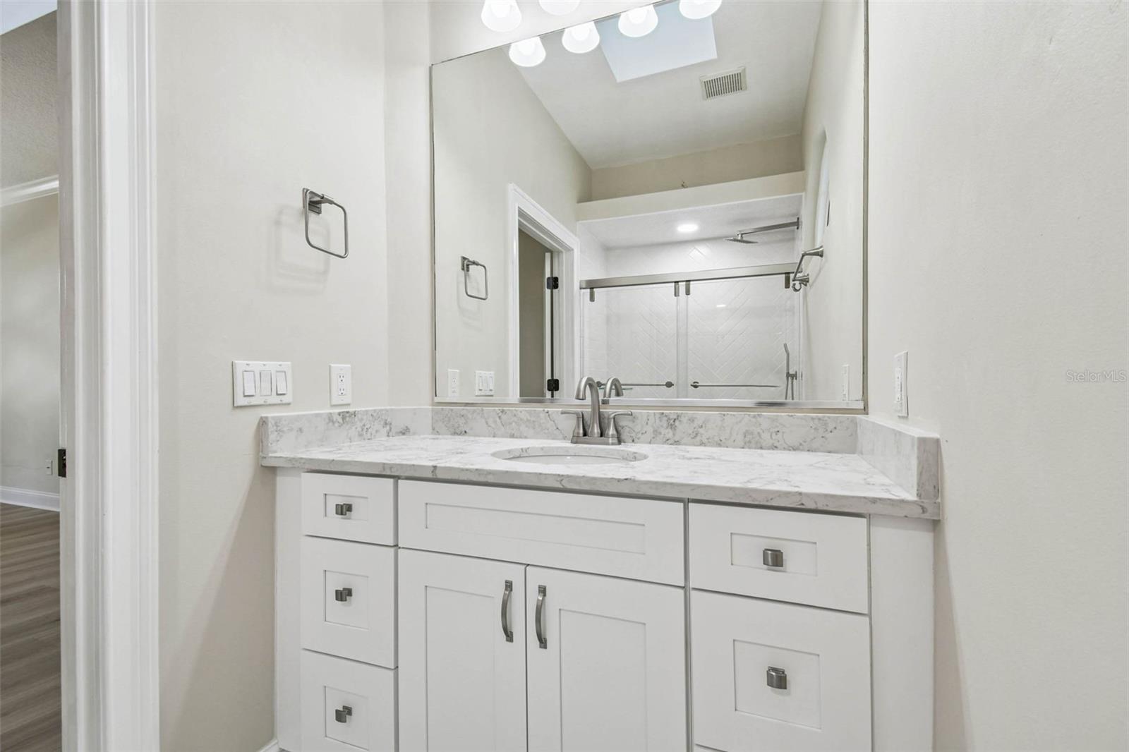 TB8437835 Property Photo