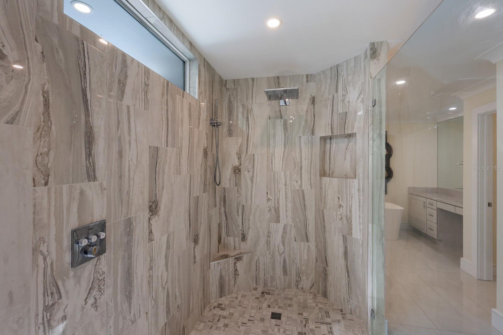 A4668457 Property Photo